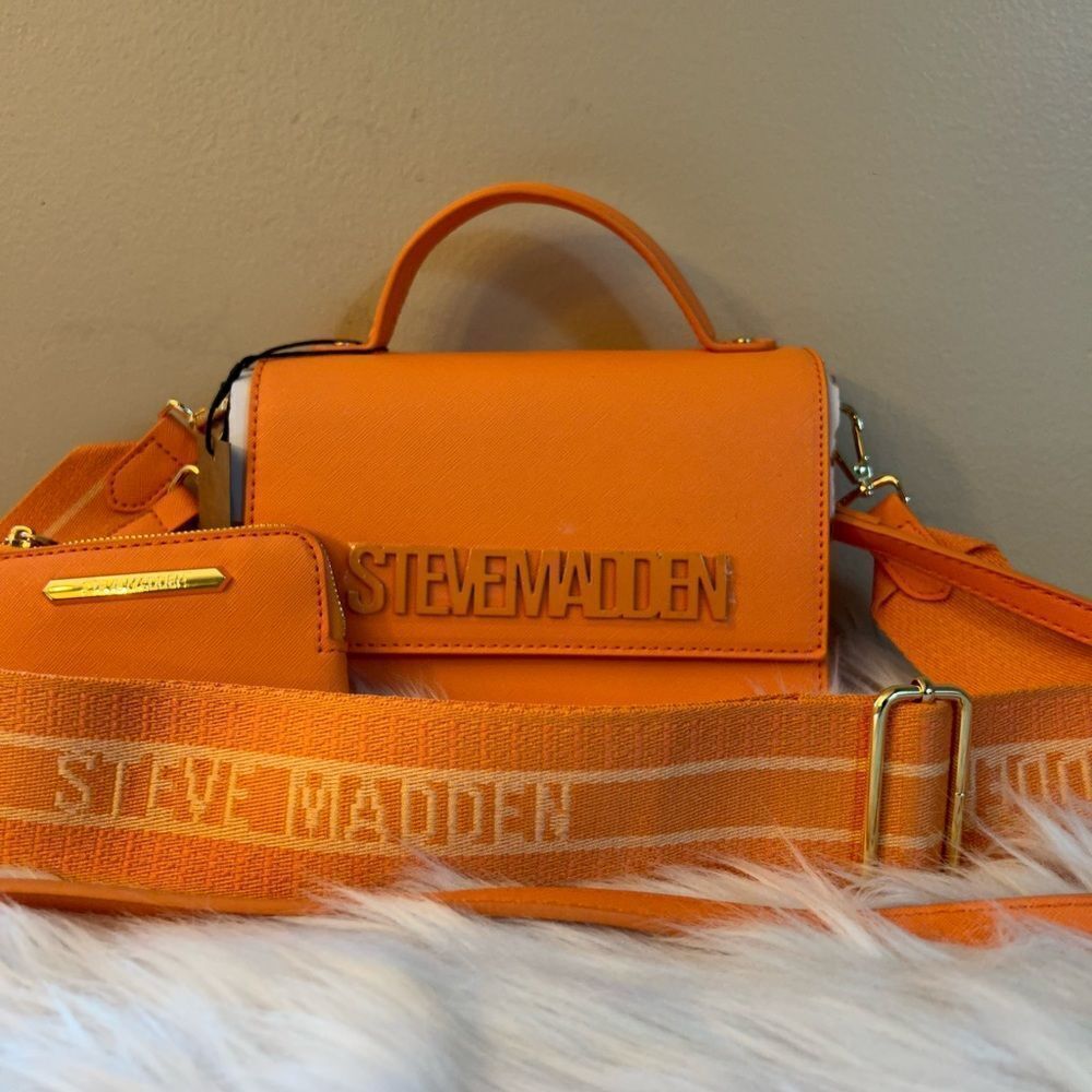 NWT Steve Madden (BHAMA) Crossbody w/ matching coin wallet - Orange